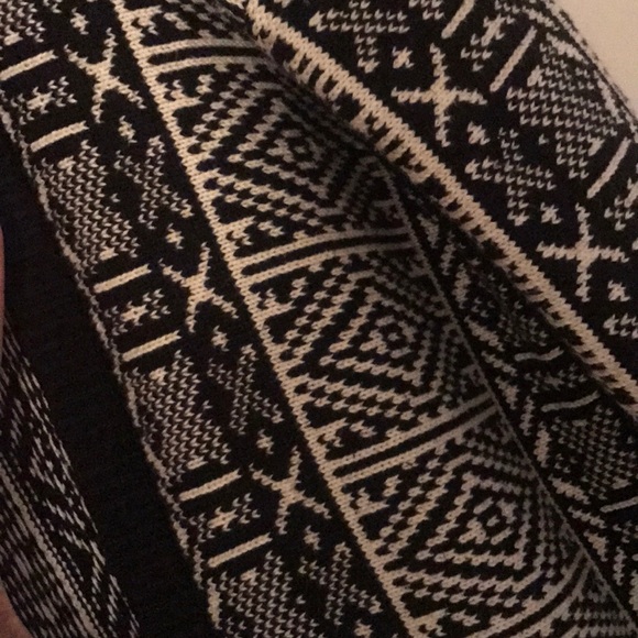 Aztec sweater - Picture 2 of 2